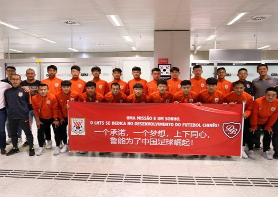 A equipe chinesa desembarcou no Aeroporto Internacional de Guarulhos