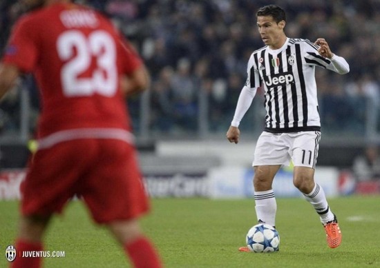 Na Juventus, Hernanes está voltando a atuar como volante, posição que exerceu no início da carreira