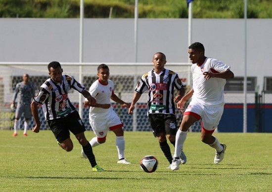 Ederson (direita), foi convocado pela Seleção Brasileira Sub20